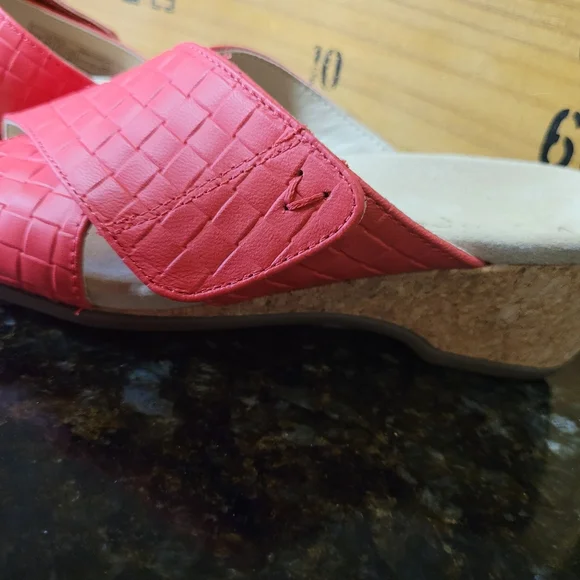 Vionic Woven Wedge Sandals - Picture 5 of 8